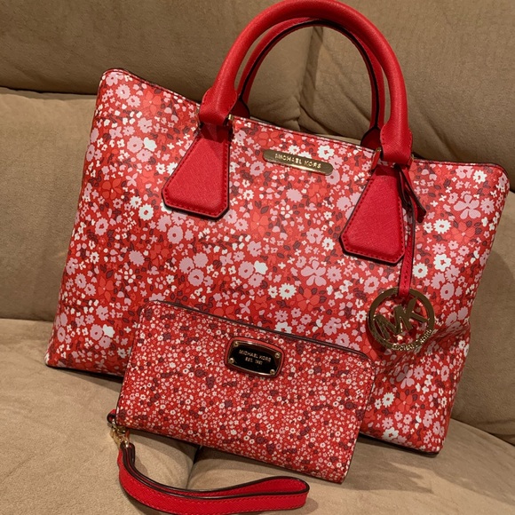 MICHAEL KORS - Large Satchel Purse - Sangria (Red) - Picture 3 of 7